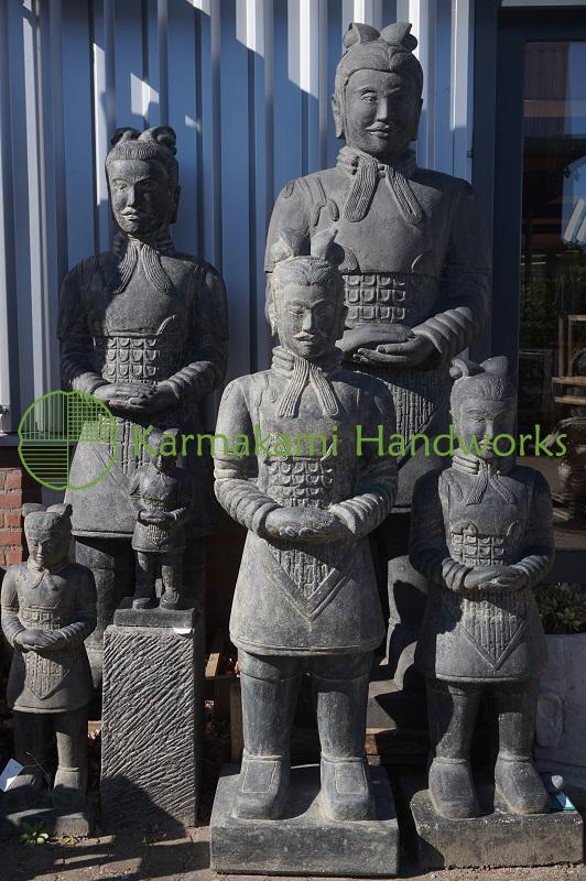 Chinesischer Krieger stehend – Steinguss – 150 cm