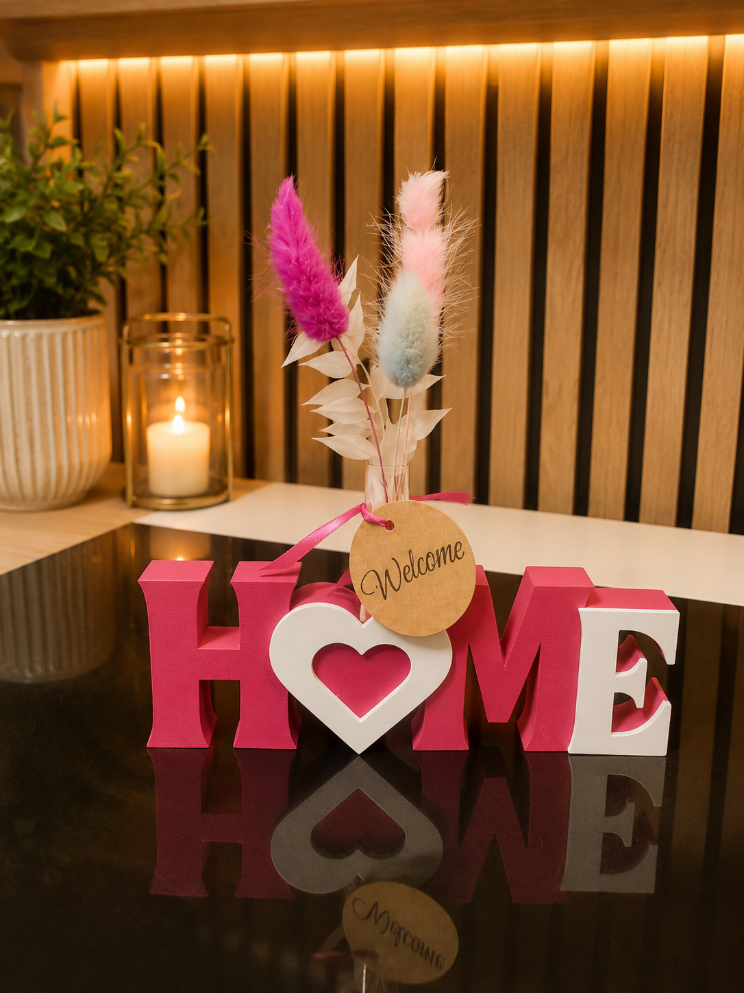 Schriftzug Home – Magenta/Weiß