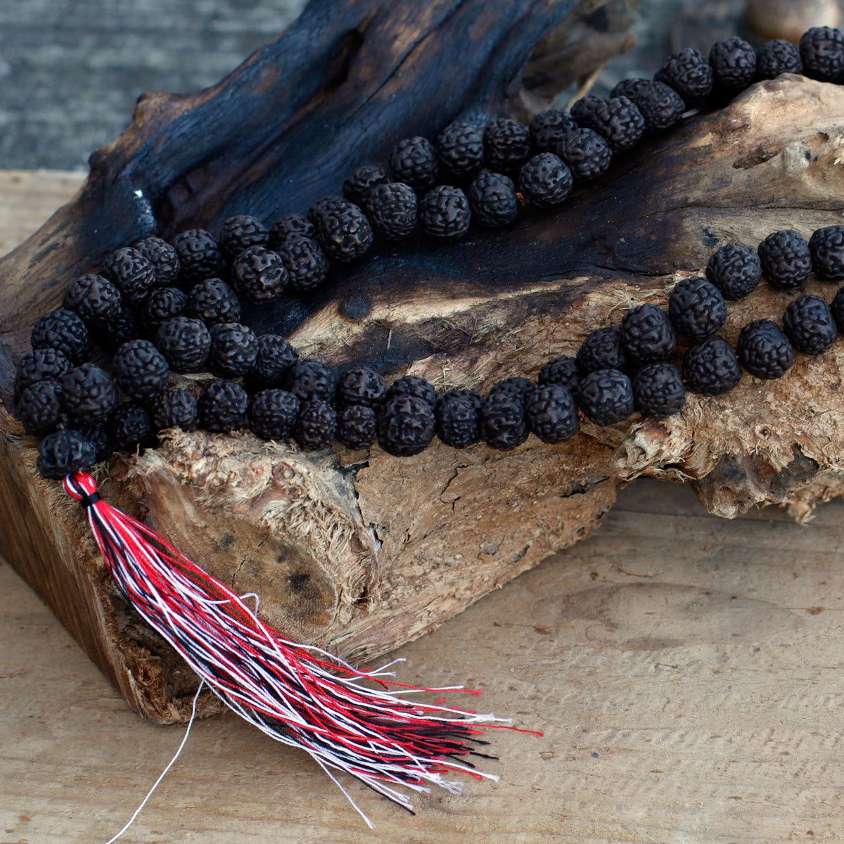 Rudraksha-Mala – 108 Perlen – Dunkel