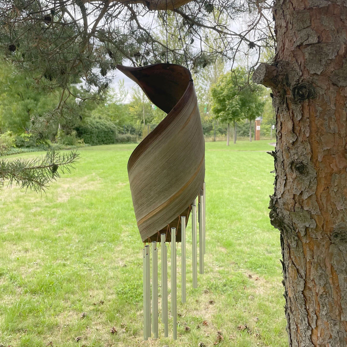 Windspiel aus Kokosblatt – Natur