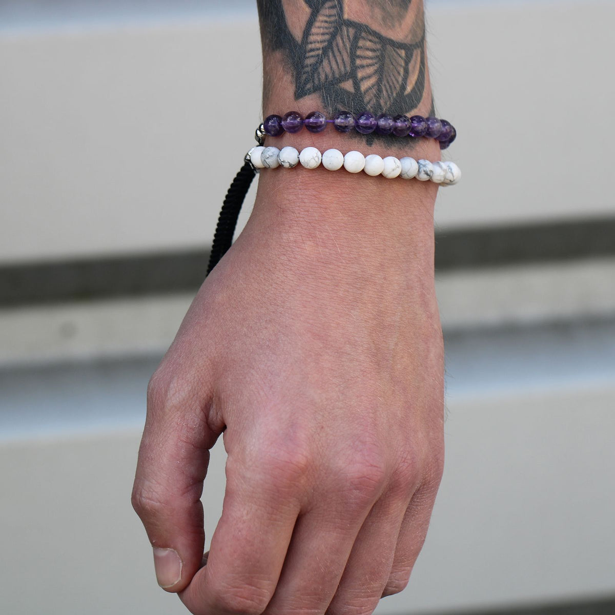 Armband – Edelstein Schnur versilbert navy – Weißer Howlith