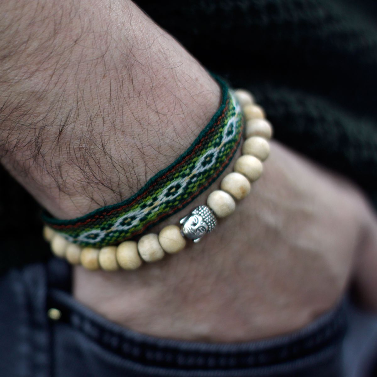 Armreif – Sandelholzperlen mit Buddha