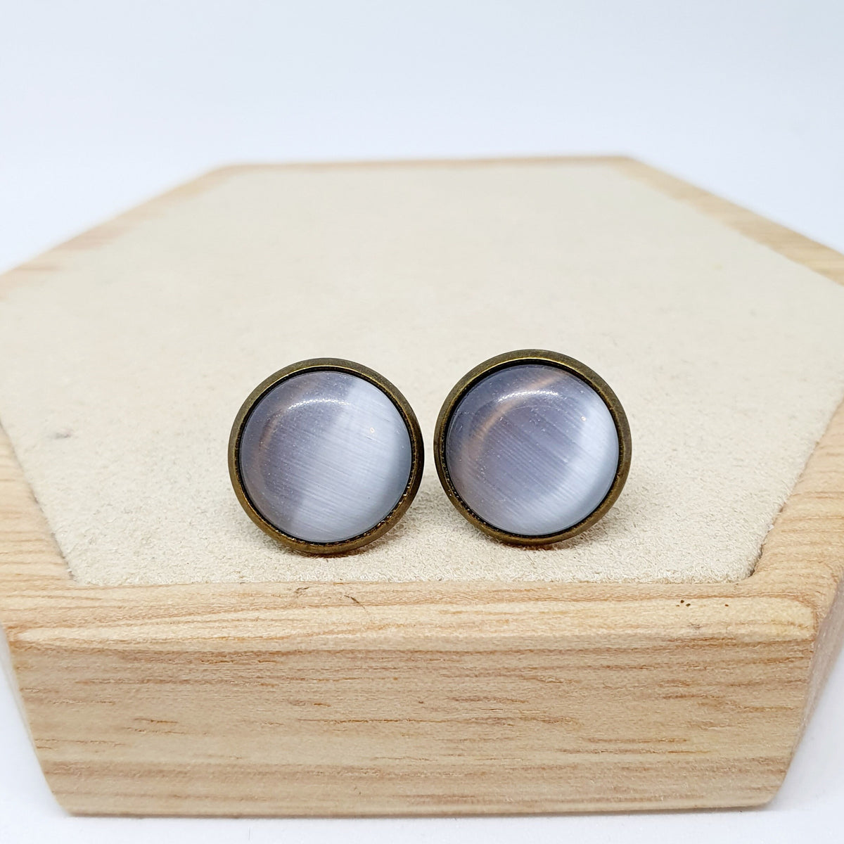 Ohrringe „Cateye Weiß Grau Silber“ – 12 mm