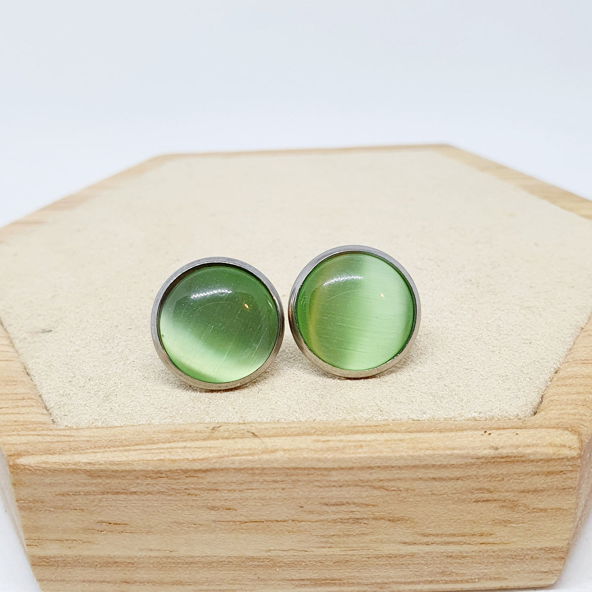 Ohrringe „Cateye Grün Hellgrün“ – 12 mm