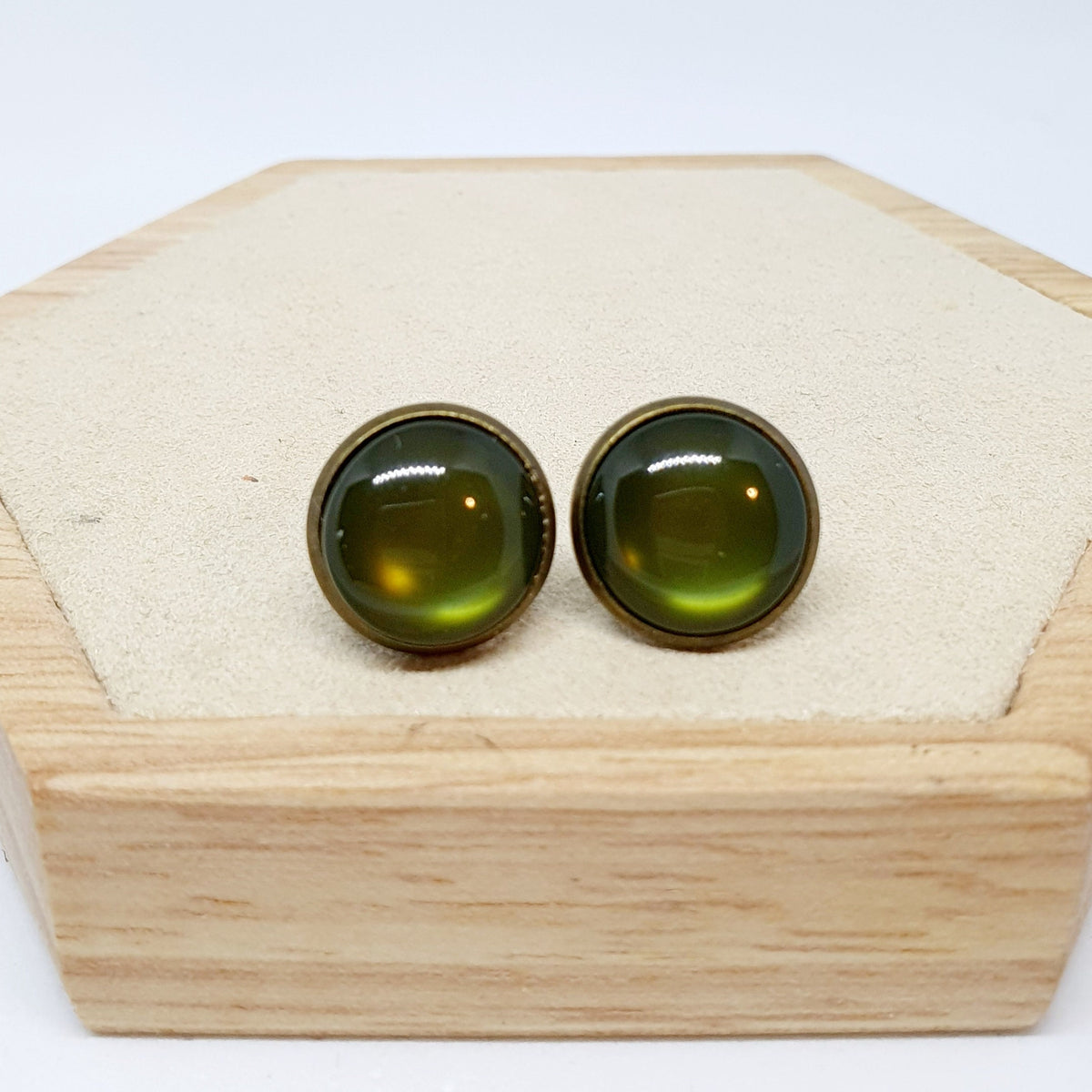 Ohrringe „Olivgrün“ – 12 mm