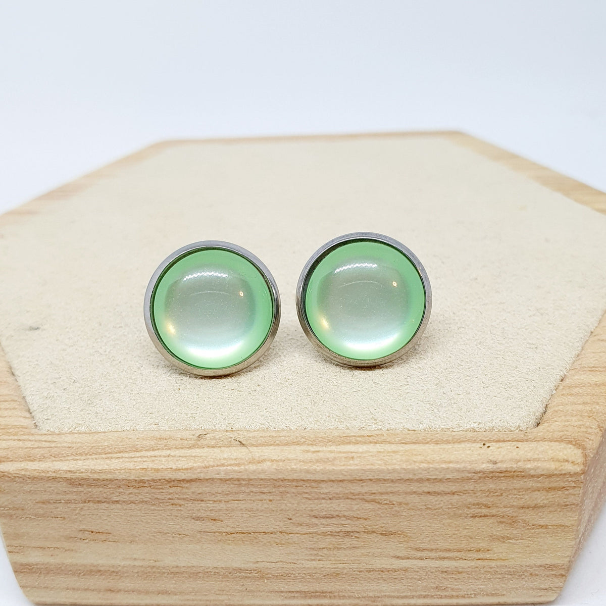 Ohrringe „Mintgrün Hellgrün“ – 12 mm