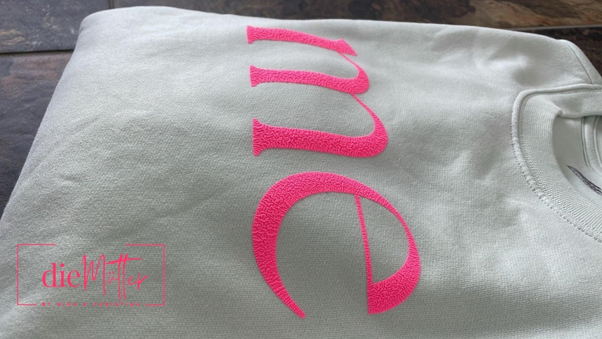 Statement-Sweatshirt „me.“ – Neonpink