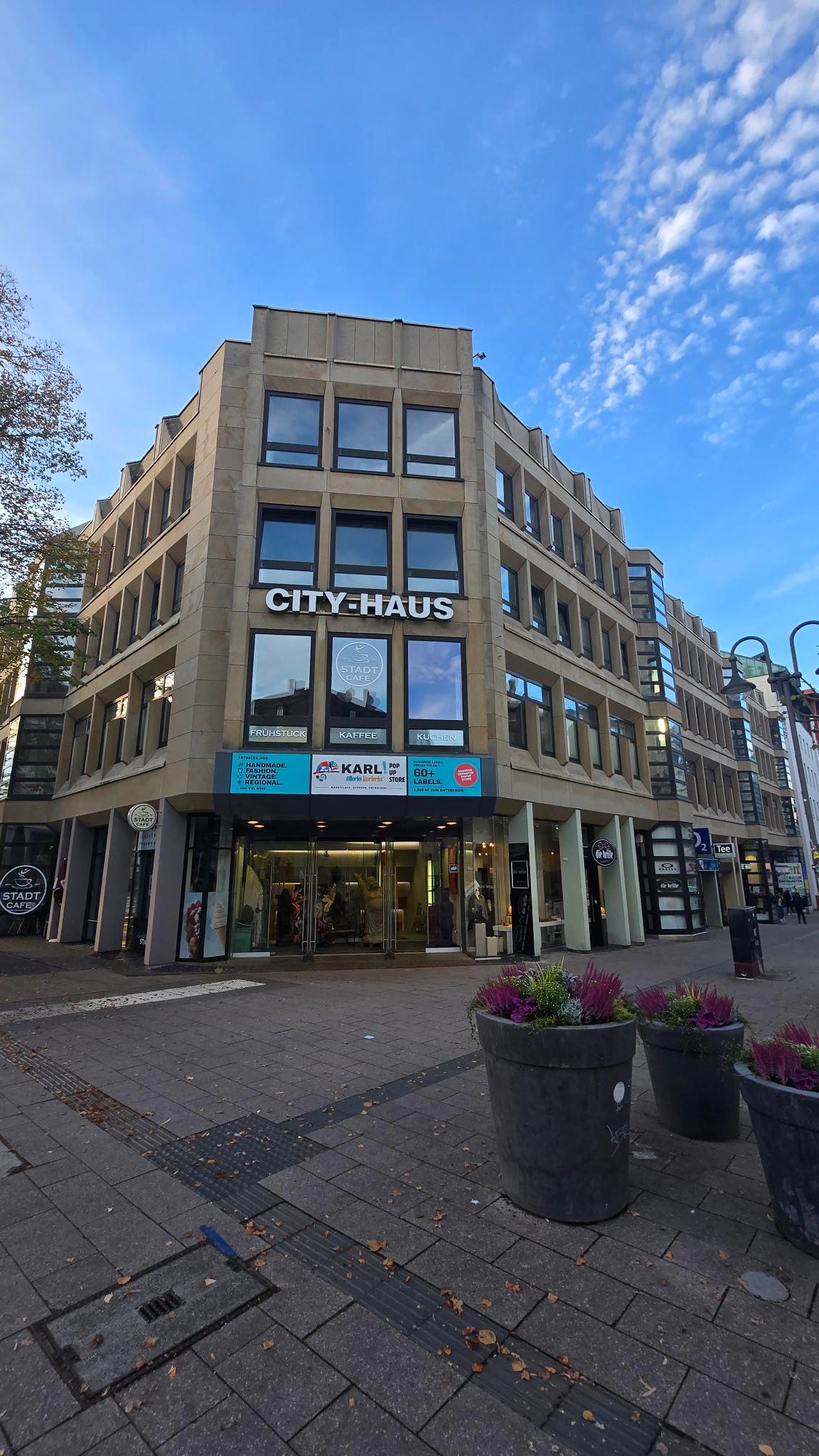Haupteingang des KARL PopUp Store im City-Haus, Lindenstraße 12, Fulda