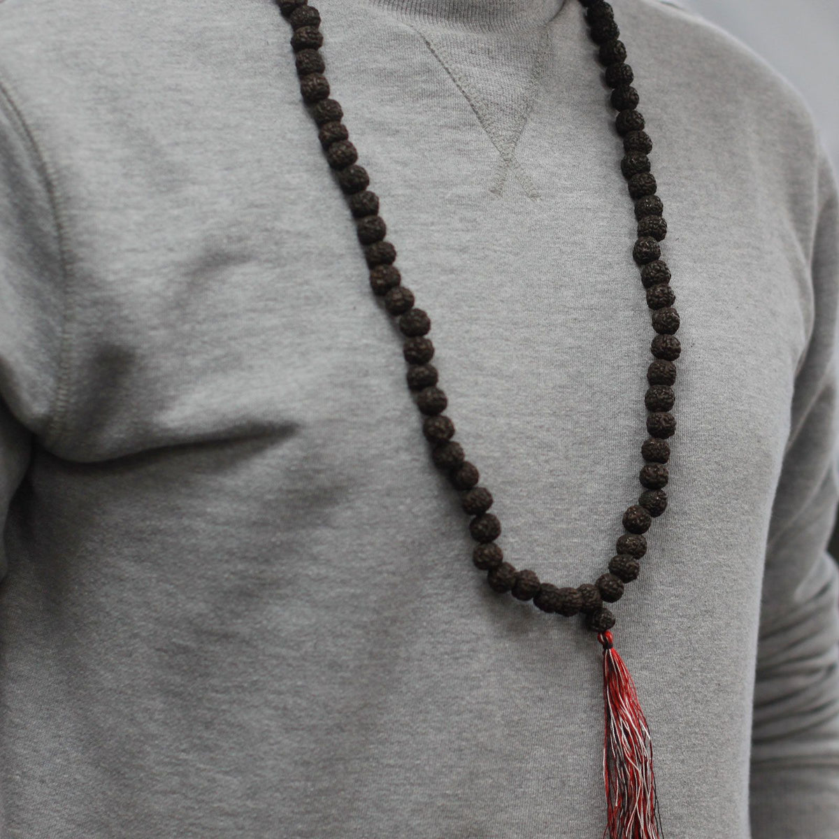 Rudraksha-Mala – 108 Perlen – Dunkel