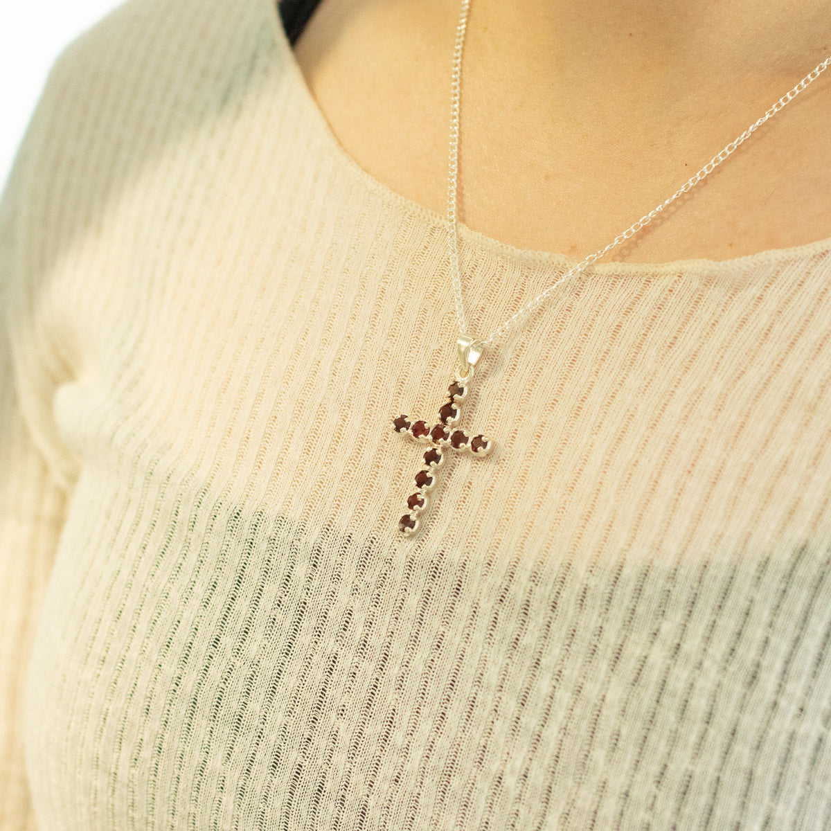 Anhänger – Devotional versilbert Kette – Granat-Kreuz