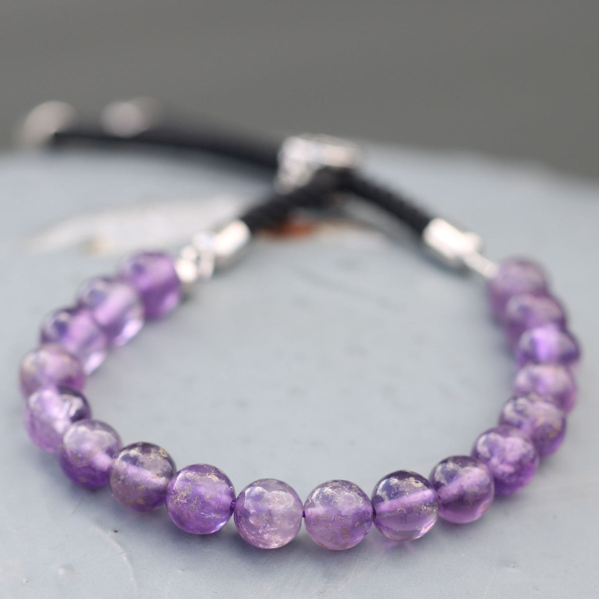 Armband – Edelstein Schnur versilbert schwarz – Amethyst