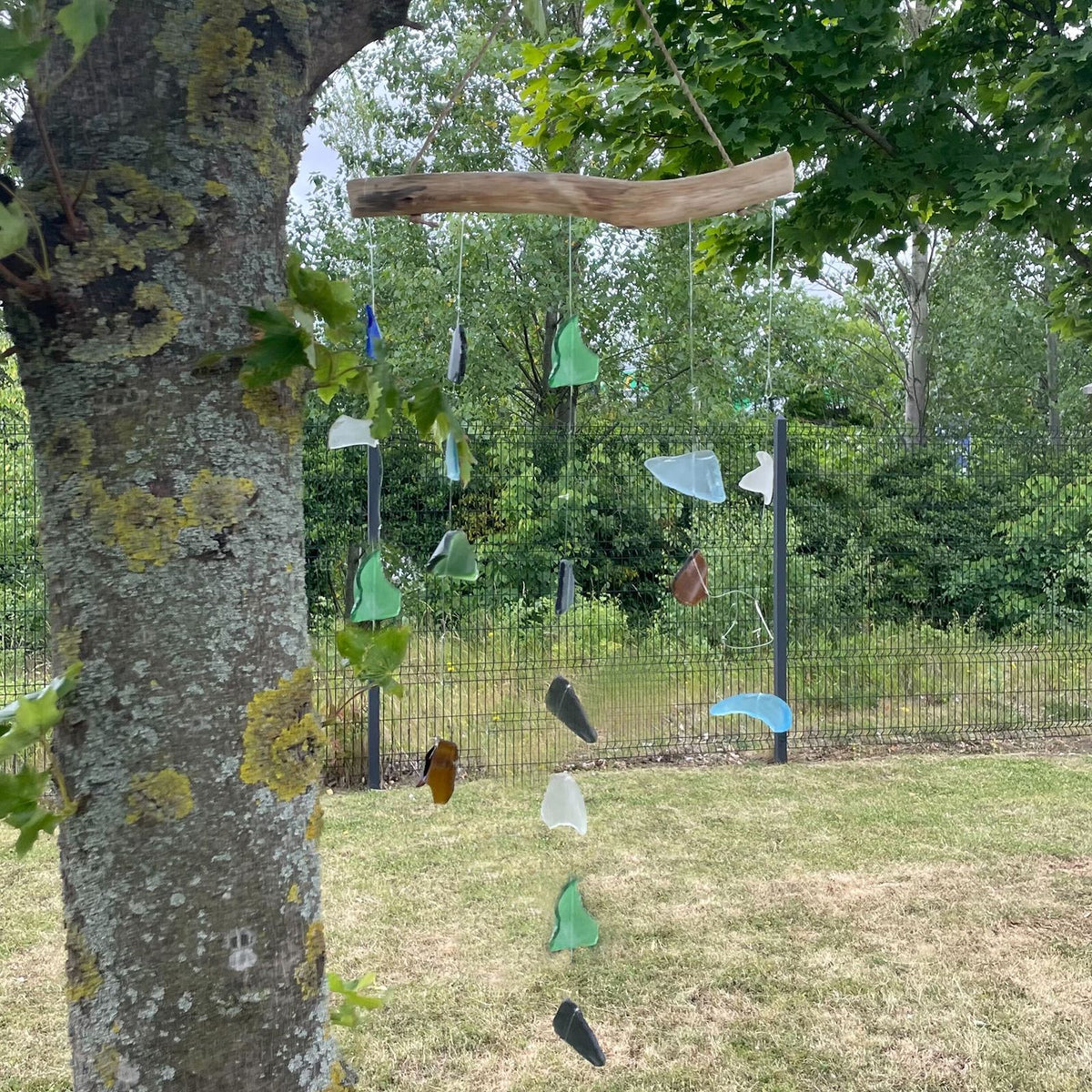 Windspiel aus Recyclingglas – bunt