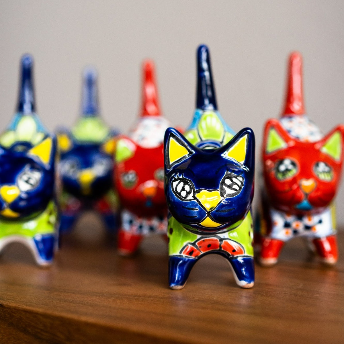 Keramik-Katzen aus Mexiko