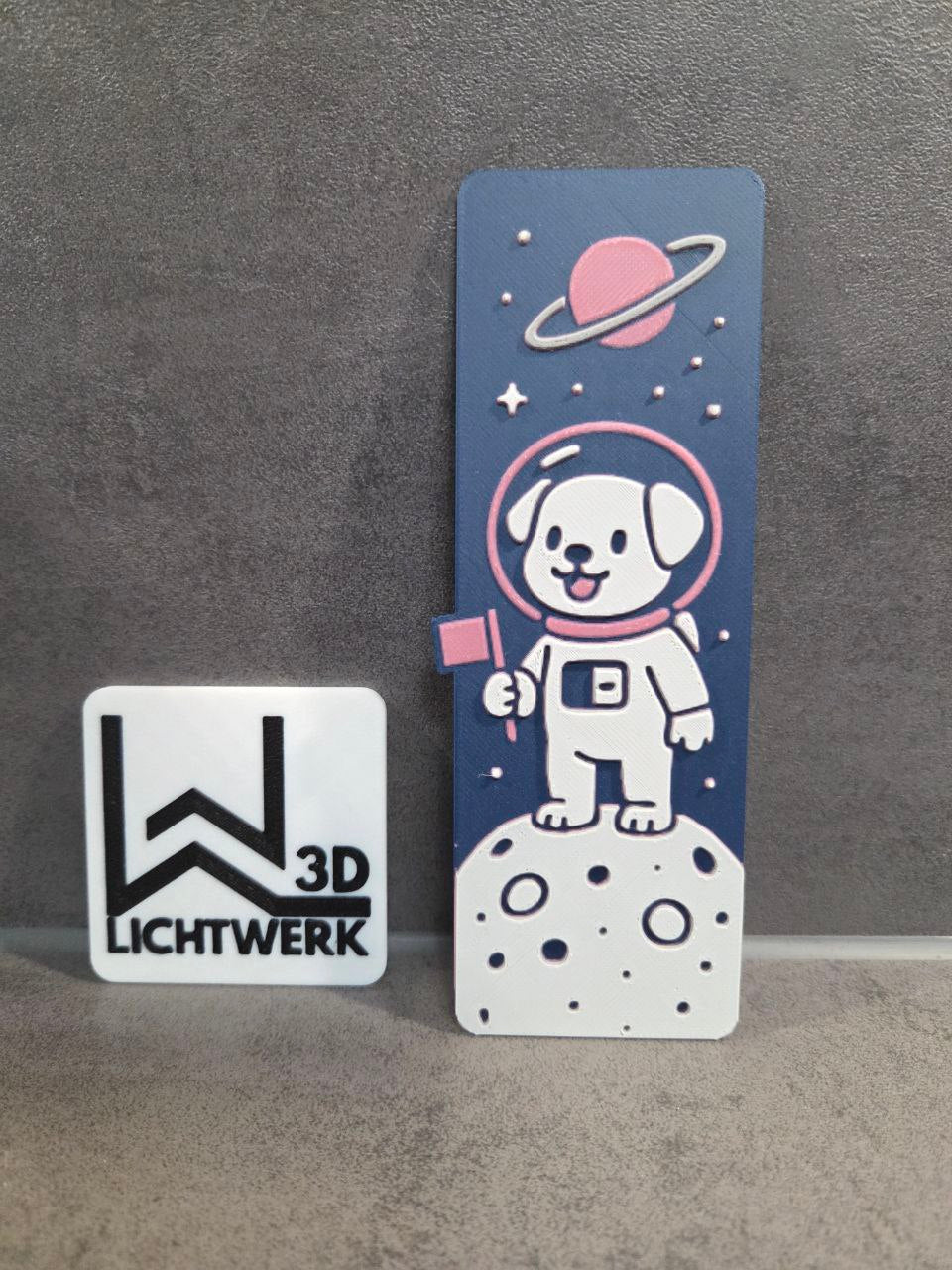 Lesezeichen „Tier-Astronaut im All“ – mit glitzernder Sternenrückseite