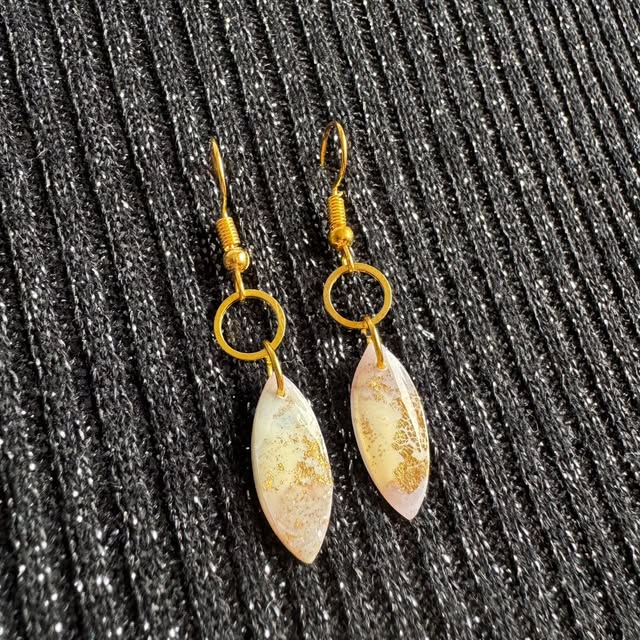 Blattform mit Gold