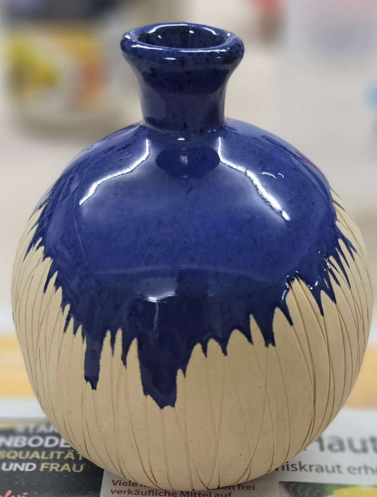 Vase mit blauer Laufglasur