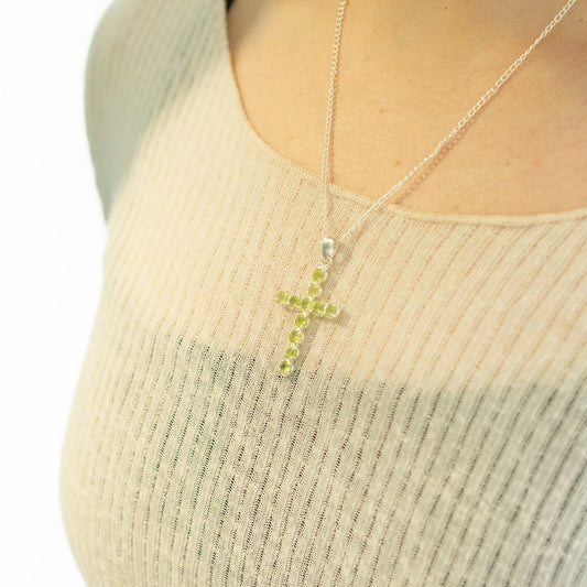 Anhänger – Devotional versilbert Kette – Peridot-Kreuz