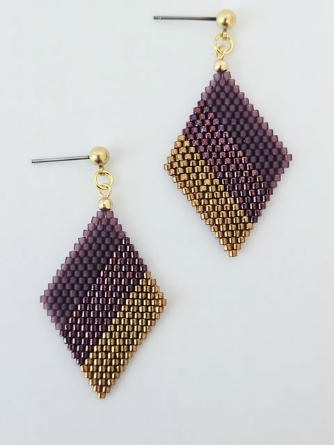 Rauten in Violett und Gold