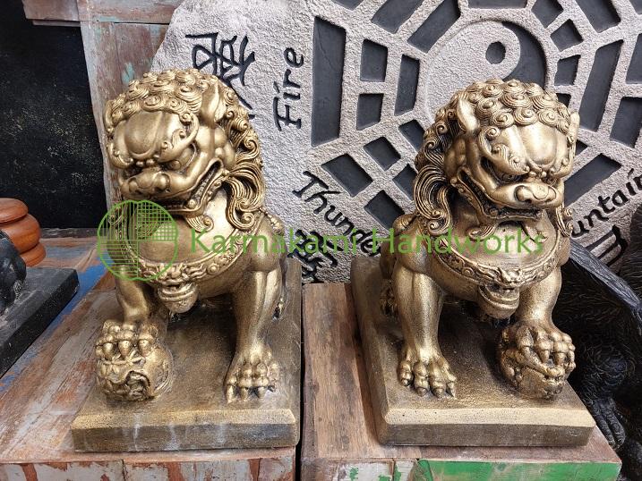 Chinesischer Tempellöwe gold – Steinguss – 35 cm