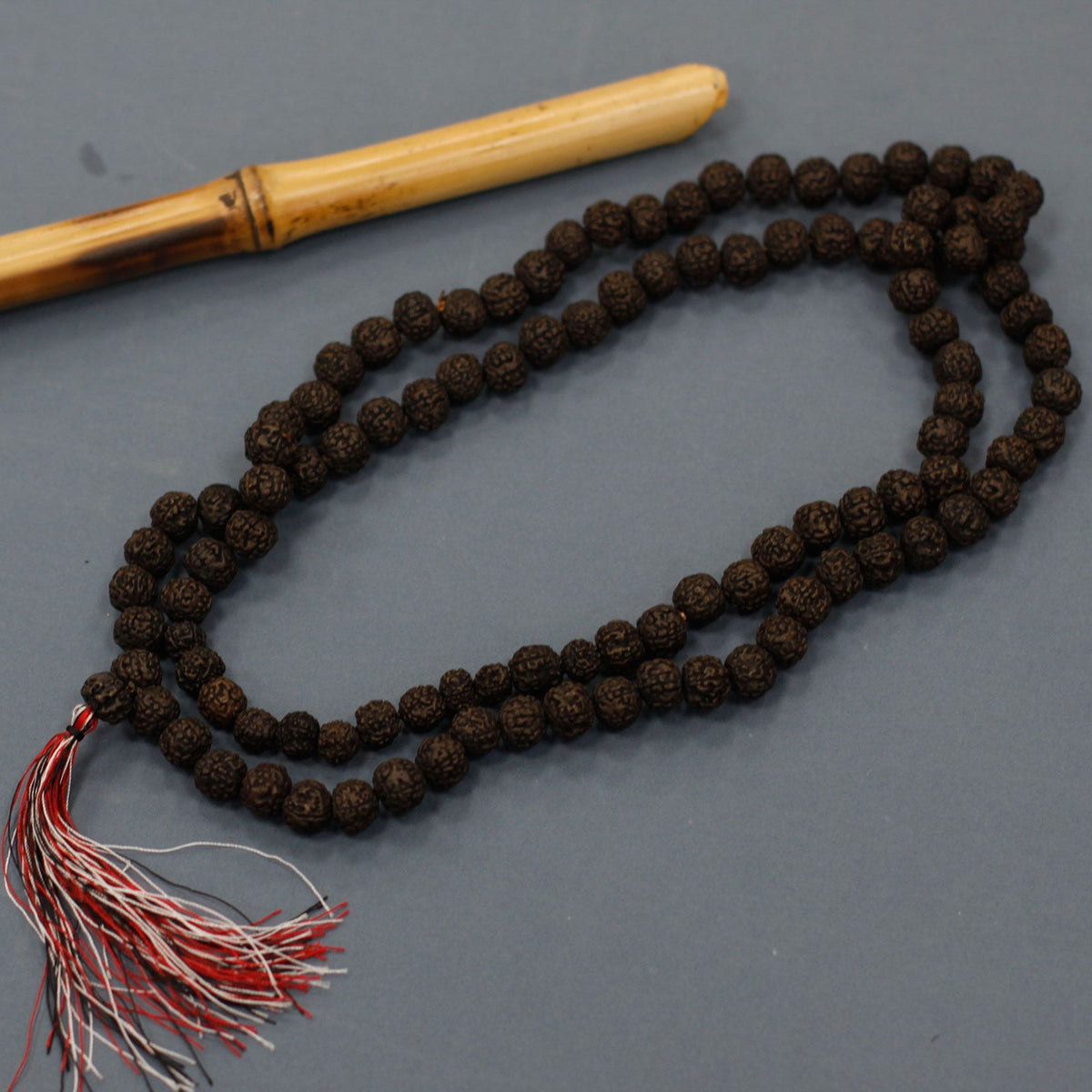 Rudraksha-Mala – 108 Perlen – Dunkel