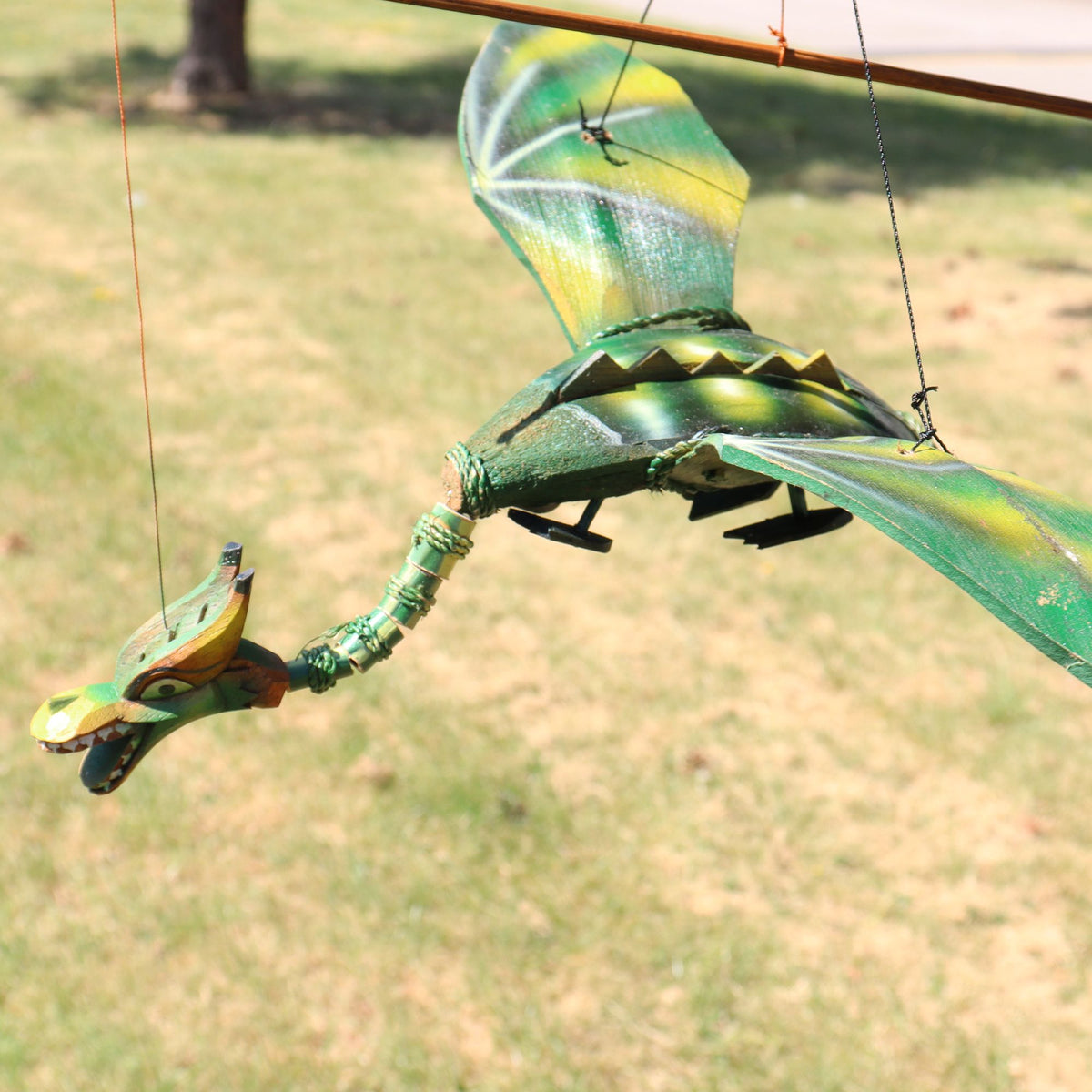Drachen-Mobile aus Kokos – Grün – 37 cm