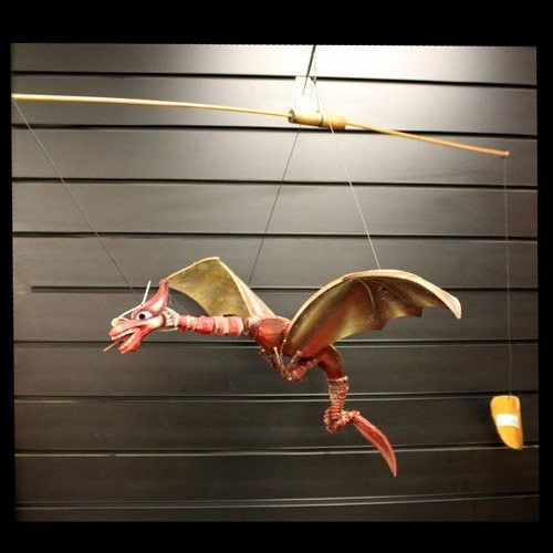 Drachen-Mobile aus Kokos groß – Rot – 46 cm