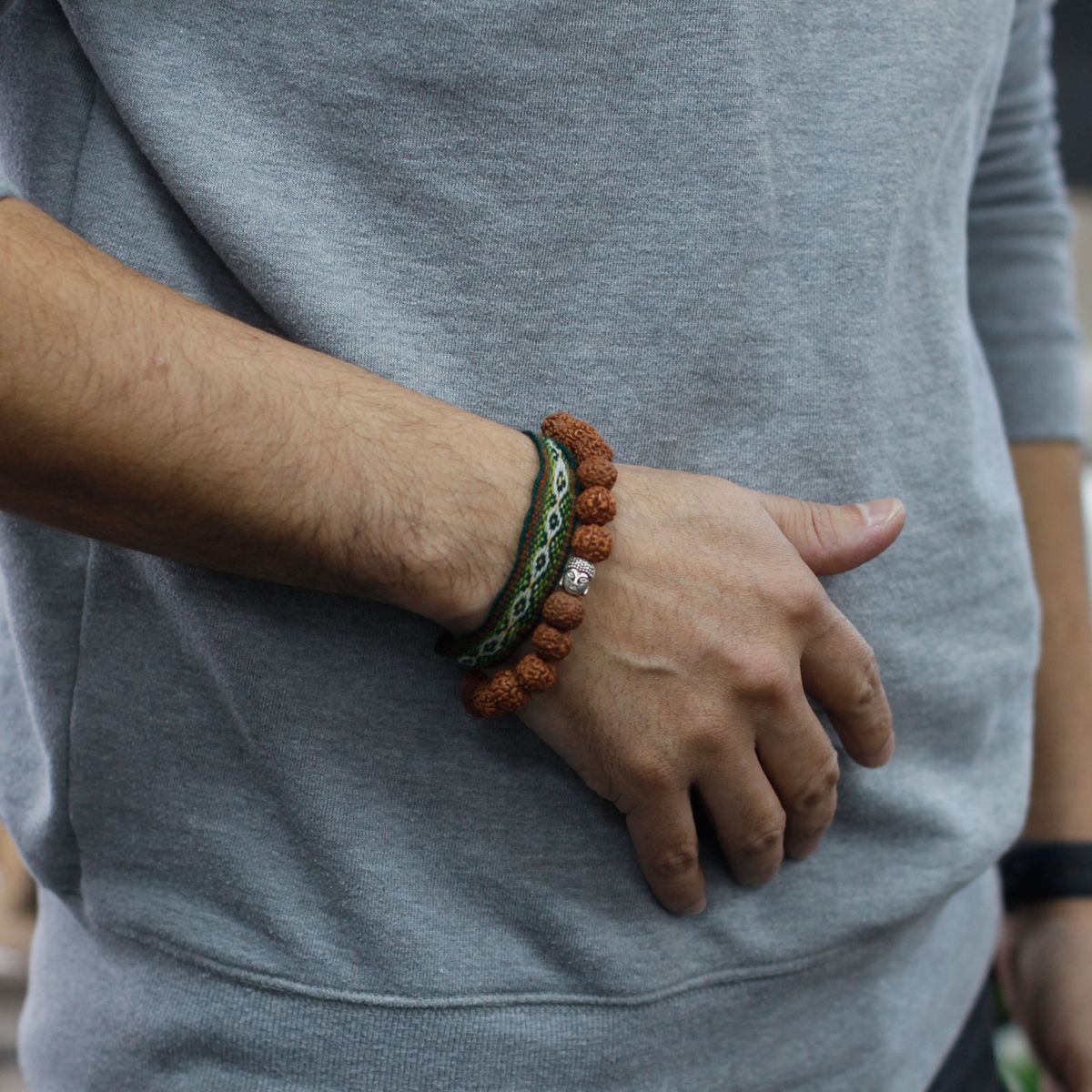 Armreif-Mala – Rudraksha Buddha braun