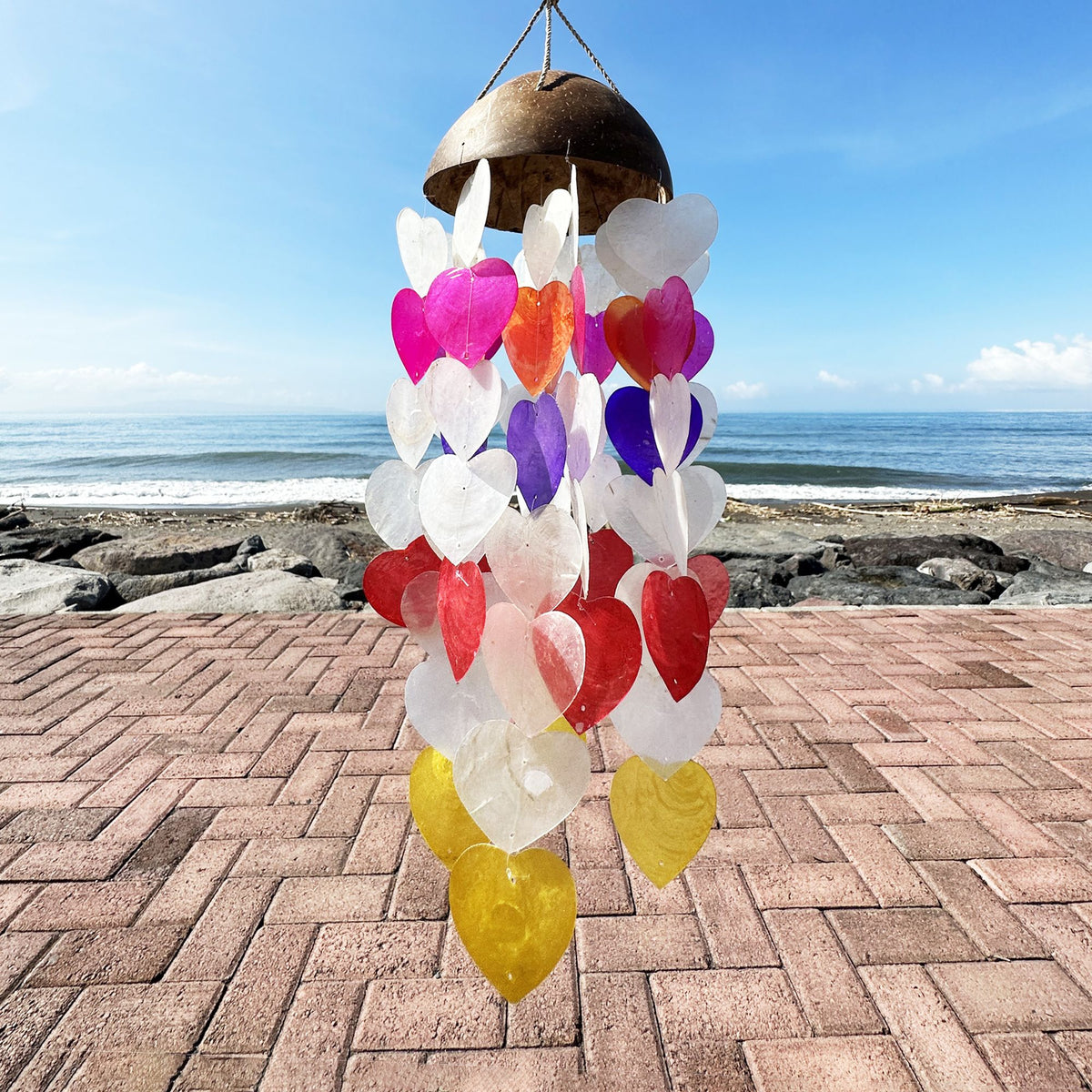Windspiel Kokos & Capiz – große Herzen – 40 cm