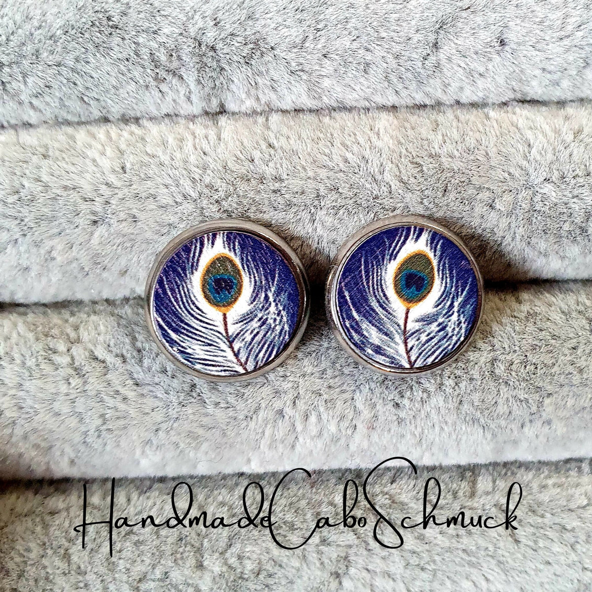 Ohrringe „Holzcabochon Flamingo Pfauenfeder“ – 12 mm