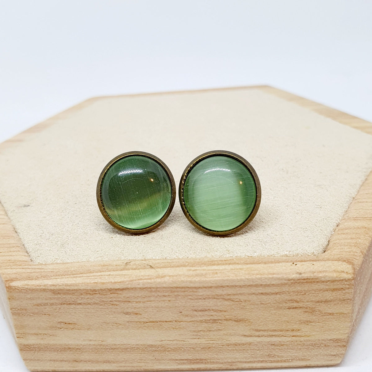 Ohrringe „Cateye Grün Hellgrün“ – 12 mm