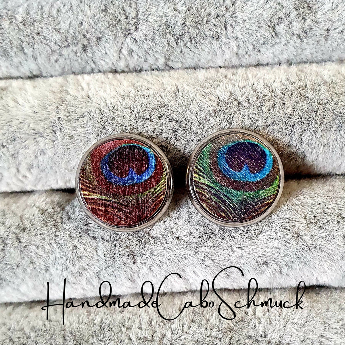 Ohrringe „Holzcabochon Flamingo Pfauenfeder“ – 12 mm