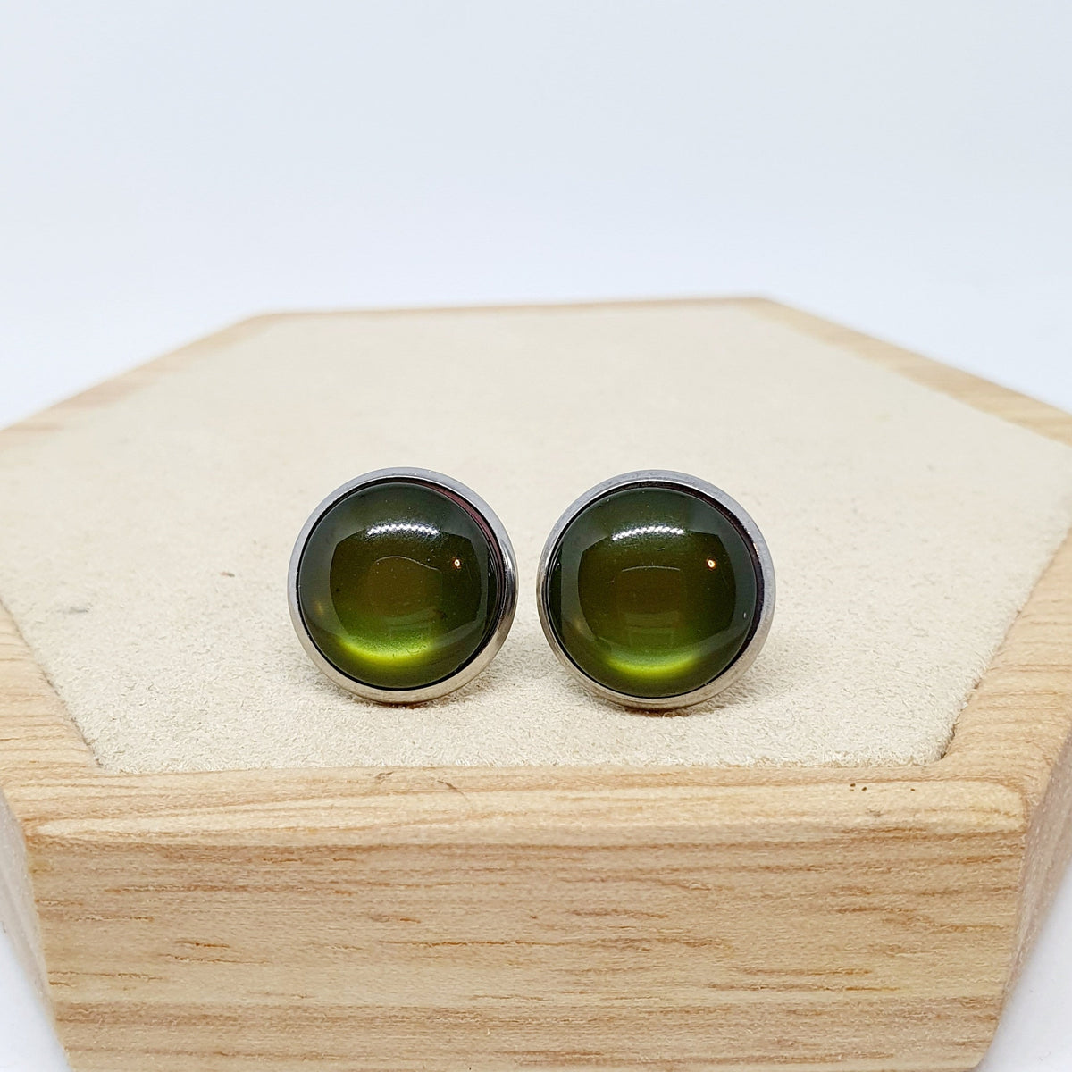 Ohrringe „Olivgrün“ – 12 mm