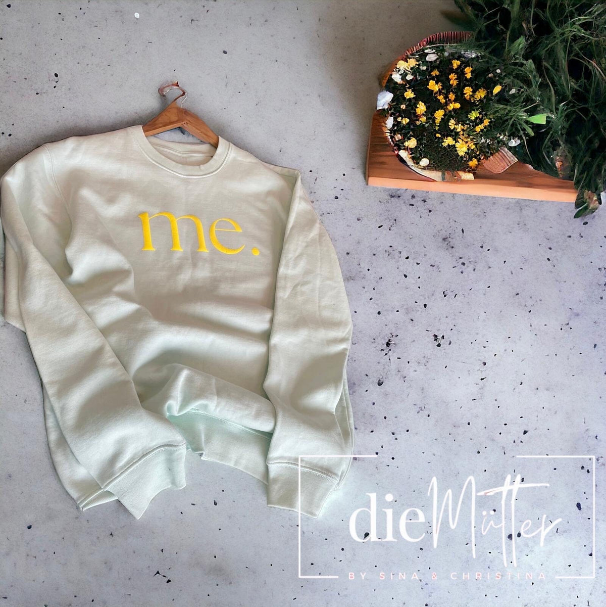 Statement-Sweatshirt „me.“ – Mint & Neongelb