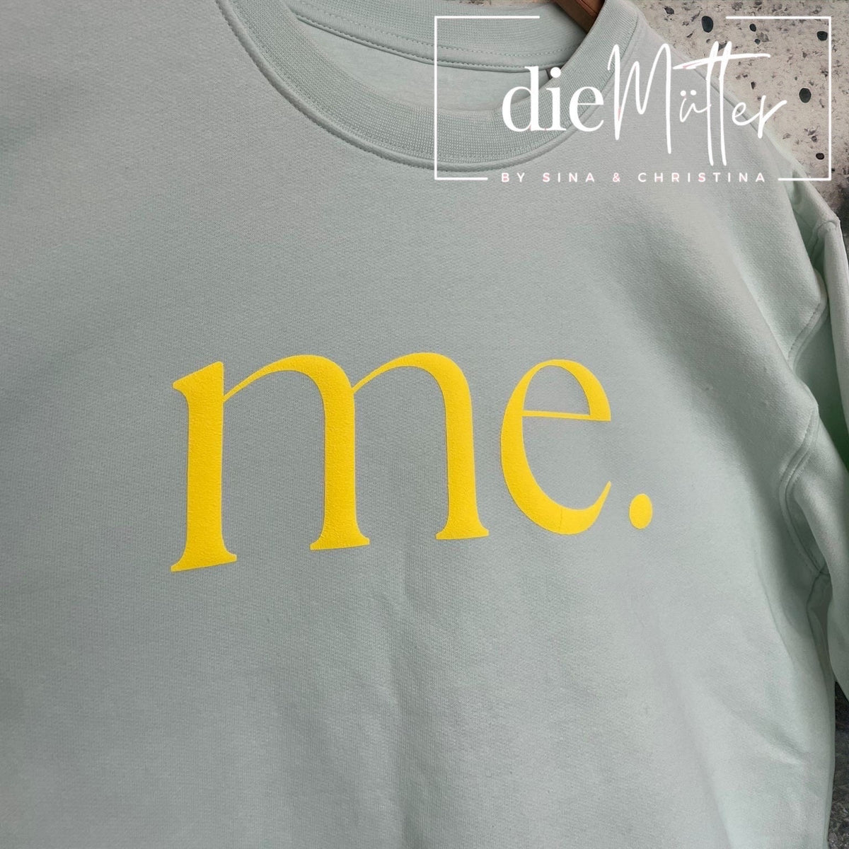 Statement-Sweatshirt „me.“ – Mint & Neongelb