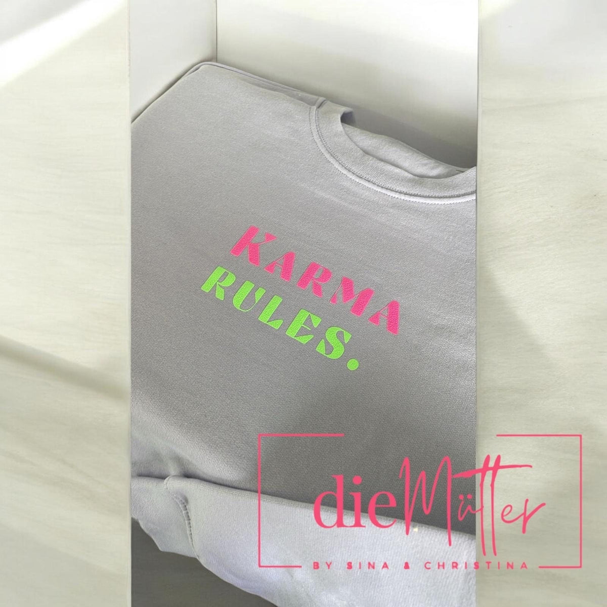 Statement-Sweatshirt „Karma rules“ – Lavendel