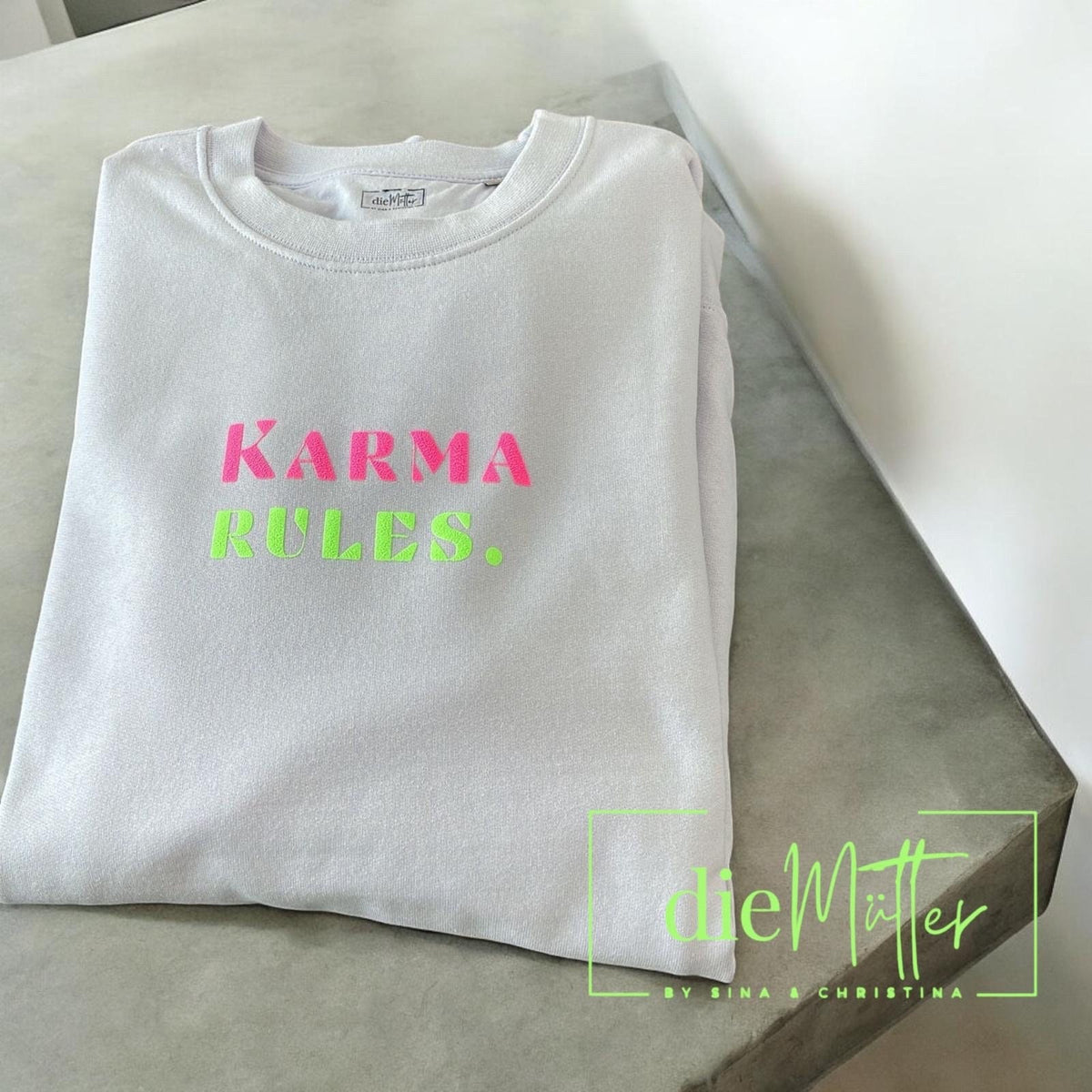 Statement-Sweatshirt „Karma rules“ – Lavendel