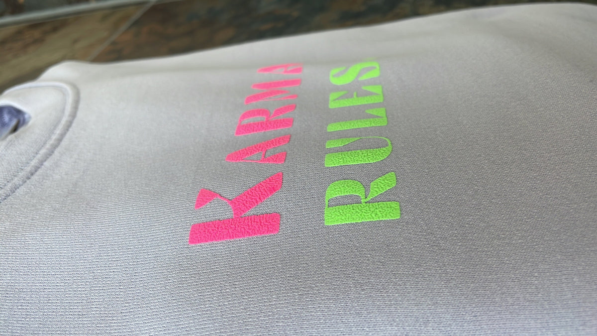 Statement-Sweatshirt „Karma rules“ – Lavendel