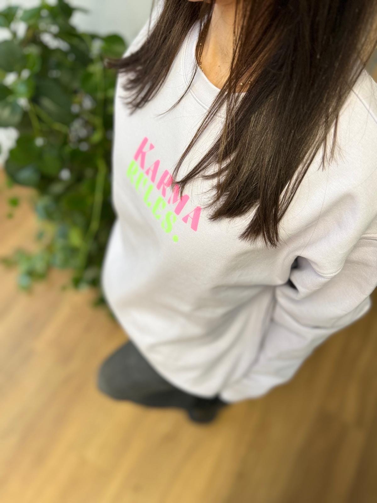 Statement-Sweatshirt „Karma rules“ – Lavendel