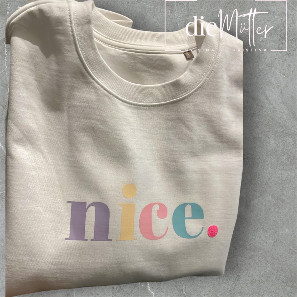 Statement-Sweatshirt „nice.“ – Weiß Pastell