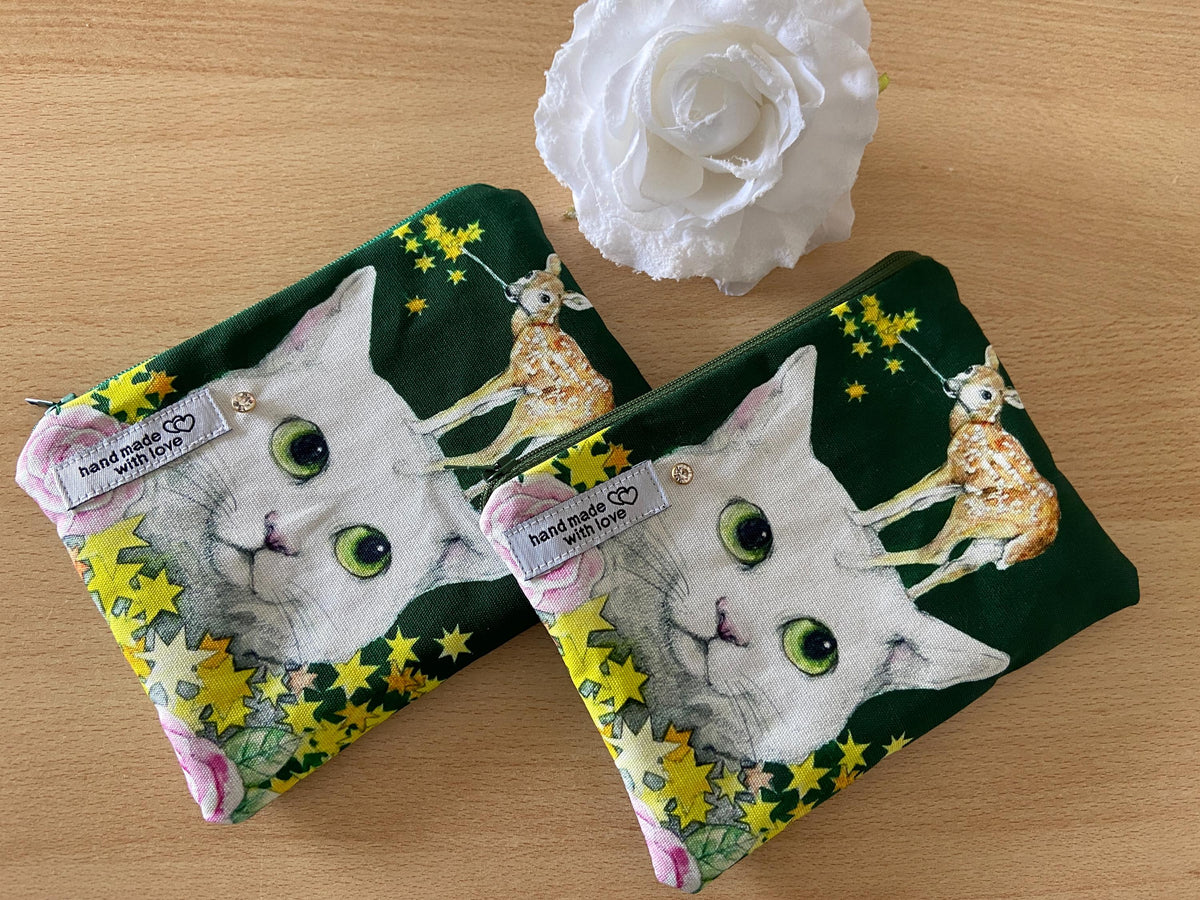 Weiße Katze als Ballerina