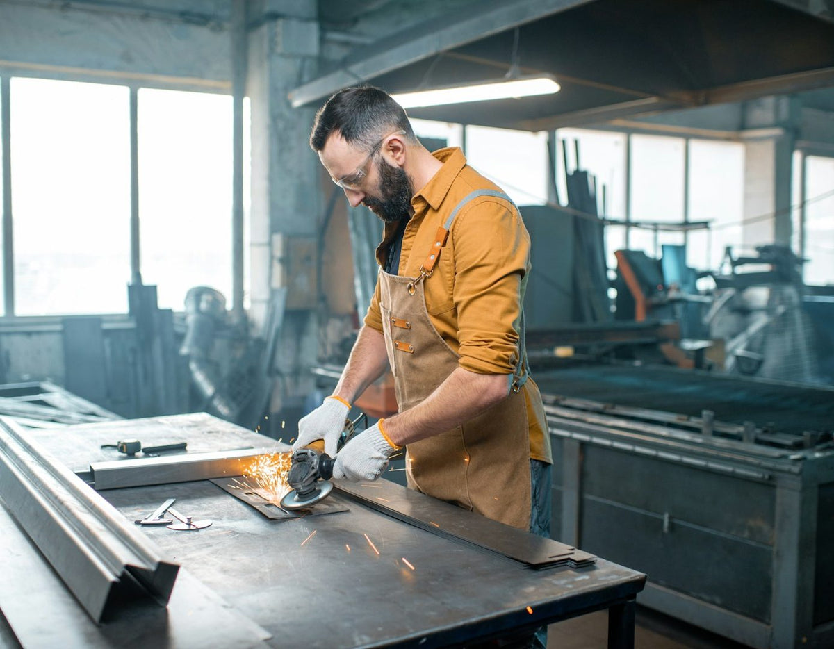 Stahlarbeiten in der Werkstatt