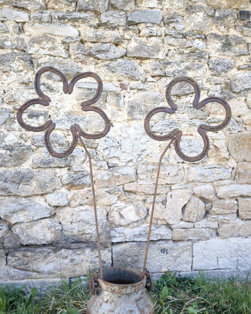 Gartenstecker Blume aus Hufnägeln
