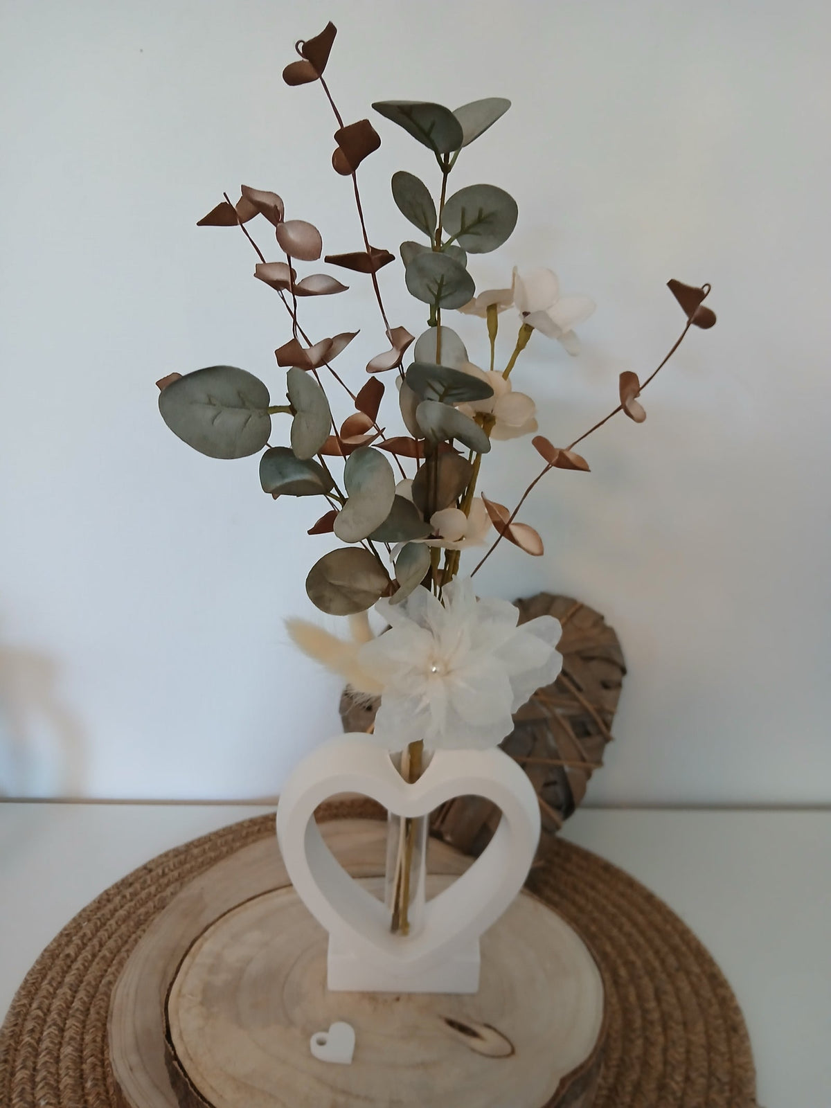 Herzvase mit Eukalyptus
