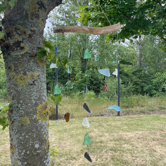 Windspiel aus Recyclingglas – bunt